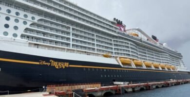 Disney Treasure Sailing Will Trial Wristbands in Place of Key to the World Cards