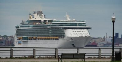Storm Forces Independence of the Seas to Abandon Bermuda for Canada