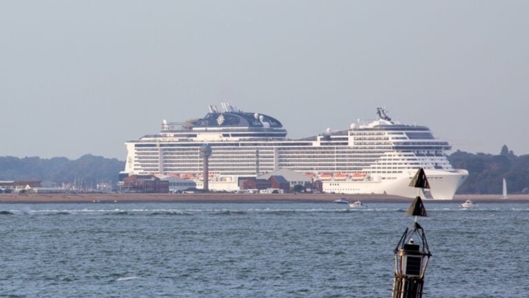 Storm Austen obliga a tres cruceros a arribar temprano a Southampton: Arvia, Preziosa y Virtuosa